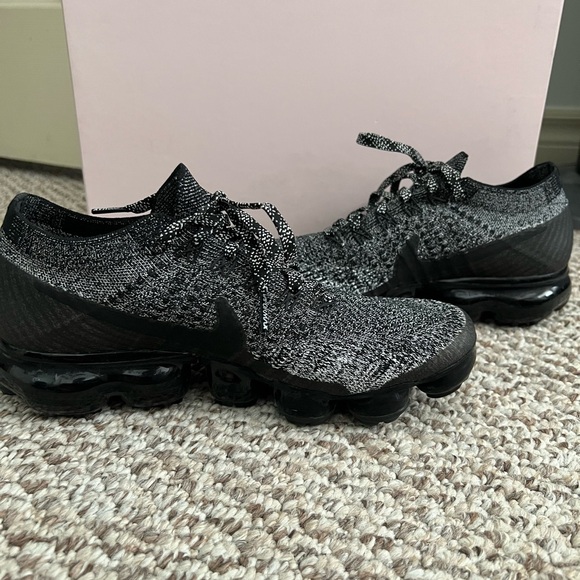 Nike Vapormax Flyknit Black and Gray Sneakers - Picture 6 of 6